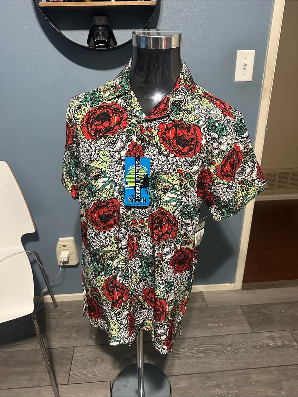 Beach Stretch Men’s Red Floral Short-Sleeve Button-Down Shirt